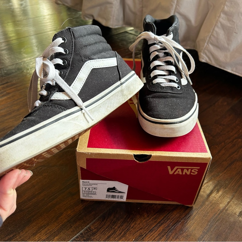 Women’s 7.5 Vans Hightops
